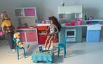 Keukens en geklede Barbies leuke accessoires!, Ophalen of Verzenden, Zo goed als nieuw
