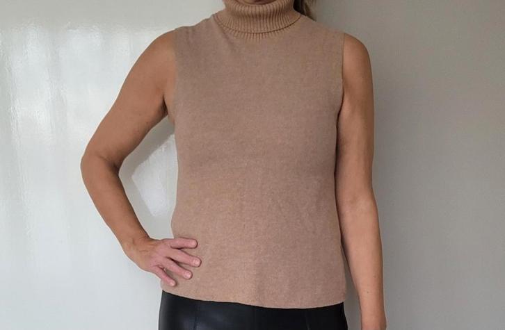 Super zachte mouwloze top S met rolkraag
Beige, Kleding | Dames, Tops, Nieuw, Maat 36 (S), Beige, Zonder mouw, Ophalen of Verzenden