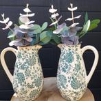 Nieuw brocante vaas met groen boeket, Aardewerk of Porselein, Nieuw, Ophalen of Verzenden, Minder dan 50 cm