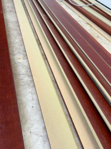 Plinten 5,5/6 meter lang beschikbaar voor biedingen