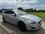 Volvo V60 2.4 D6 AWD Plug-In Hybrid Pure Limited Lees Tekst!, Auto's, Automaat, Euro 5, Beige, 1848 kg