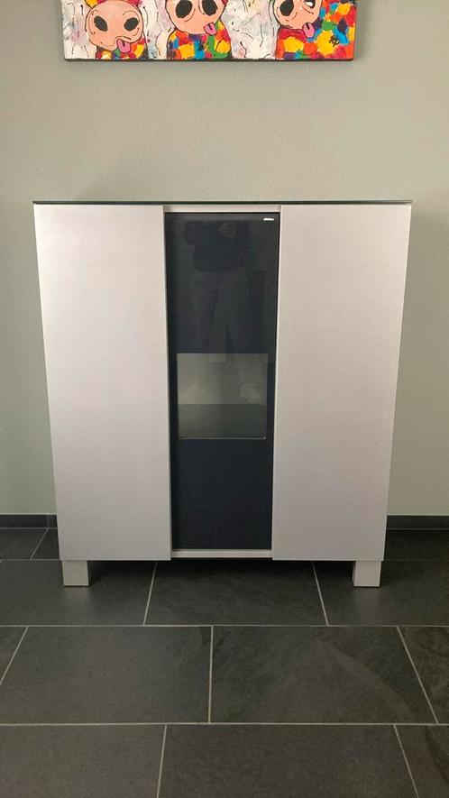 Moderne kast merk Inova grijs, Huis en Inrichting, Kasten | Wandmeubels, Gebruikt, Minder dan 150 cm, 25 tot 50 cm, Glas, Ophalen