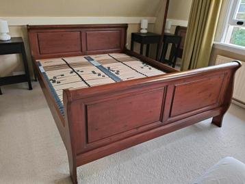Houten Tweepersoons Bed / Ledikant 210 cm. beschikbaar voor biedingen