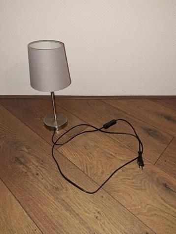 tafel lamp beschikbaar voor biedingen