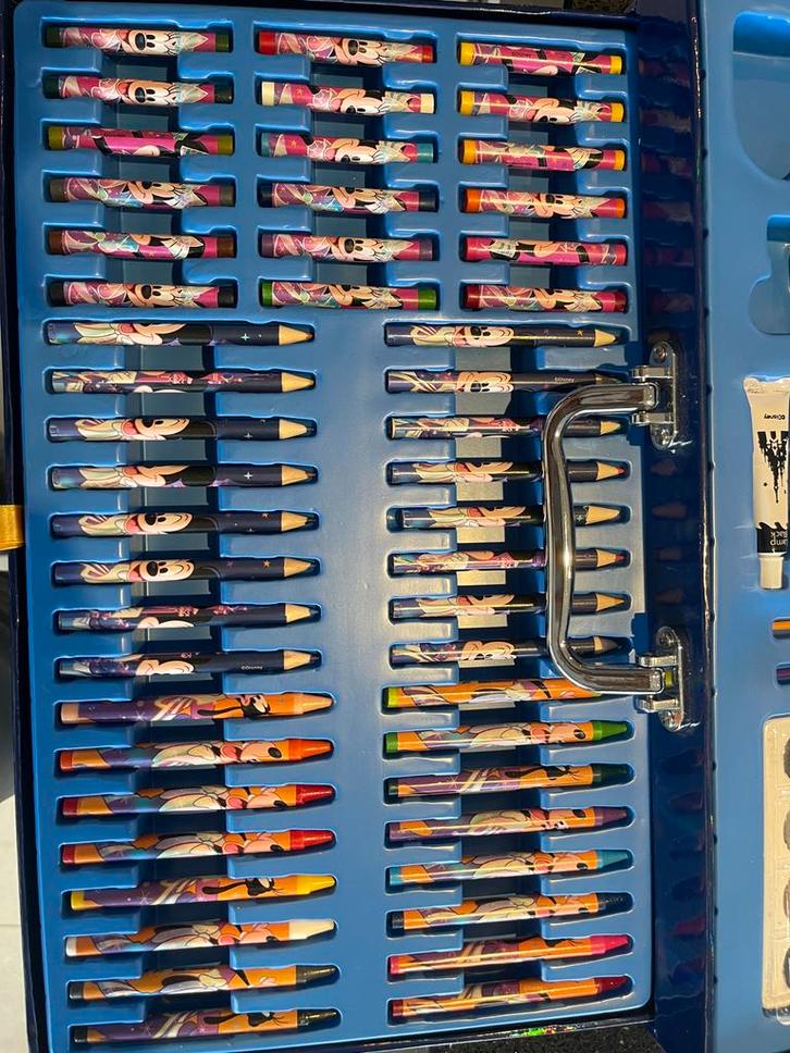 Disney 30 Jaar Knutselkoffer - Limited Edition, Hobby en Vrije tijd, Knutselen, Zo goed als nieuw, Materiaal, Ophalen of Verzenden