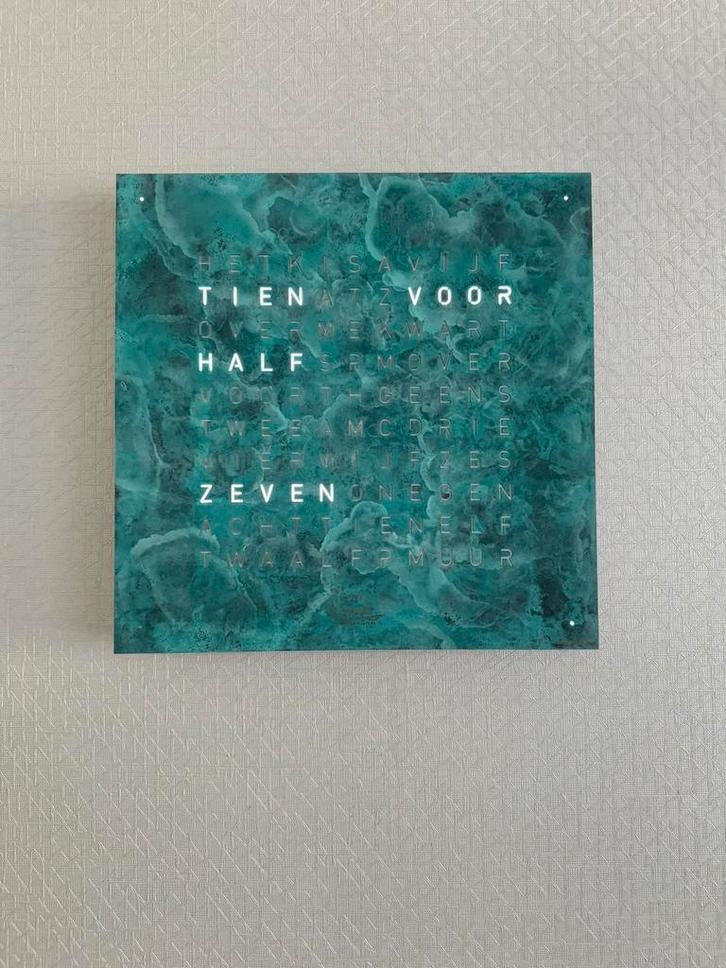 Nieuw Qlocktwo Vintage Copper Design Klok 45x45 Woordklok, Huis en Inrichting, Woonaccessoires | Klokken, Nieuw, Wandklok, Digitaal