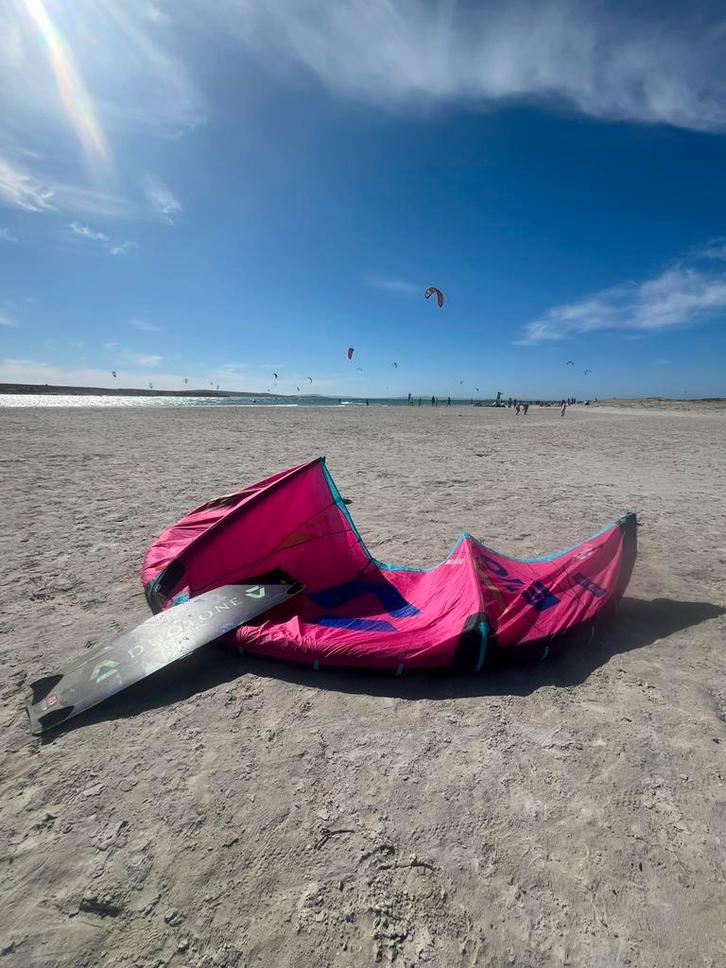 DUOTONE EVO SLS 2025 7M, Watersport en Boten, Kitesurfen, Zo goed als nieuw, Kitesurf-set, 10 m², Twintip, Ophalen of Verzenden