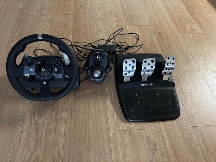 Logitech G920 + Shifter, Spelcomputers en Games, Spelcomputers | Xbox | Accessoires, Zo goed als nieuw, Xbox Original, Stuurtje of Sportattribuut