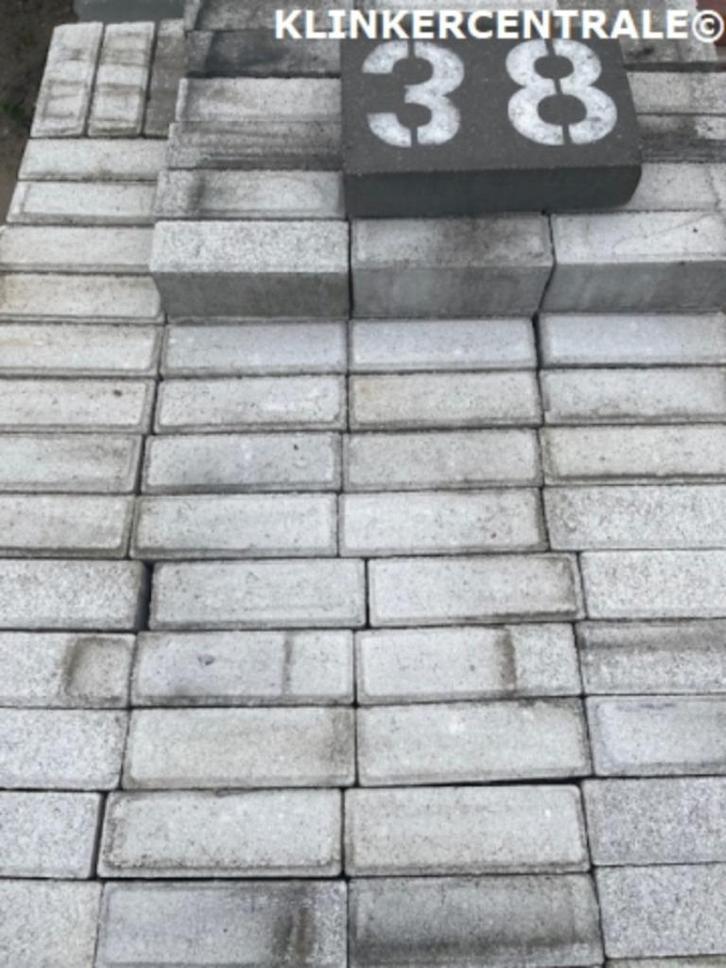 RESTPARTIJ 7m2 wit nieuwe betonklinkers 8cm dik dikformaten, Tuin en Terras, Tegels en Klinkers, Nieuw, Klinkers, Beton, 5 tot 10 m²