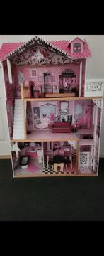 Heel mooi barbiehuis met heel veel Barbies en extra's, Kinderen en Baby's, Speelgoed | Poppenhuizen, Ophalen, Gebruikt, Poppenhuis