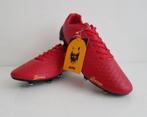 Dores Alpha Red - Voetbal schoenen - UK9 - New - Maat 43, Ophalen of Verzenden, Nieuw, Schoenen