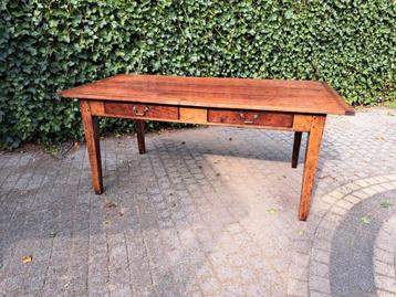 Eettafel  beschikbaar voor biedingen