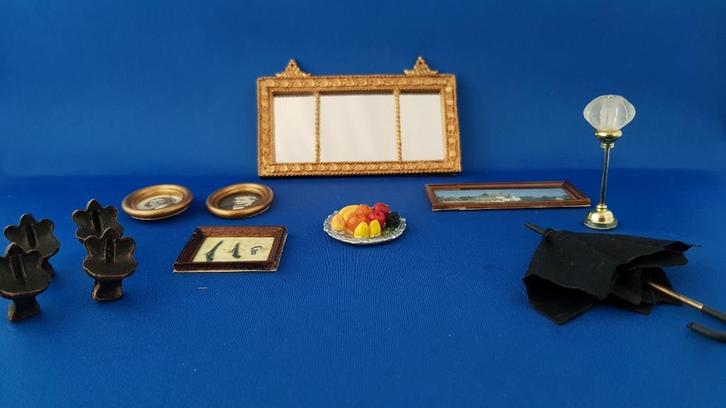 Vintage poppenhuis decoratie stukken. Schaal 1:12. 5A43, Verzamelen, Poppenhuizen en Toebehoren, Gebruikt, Poppenhuis, Ophalen of Verzenden