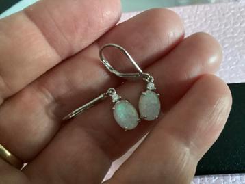 Mooi nieuw zilveren oorbellen Opaal en zirkoon , zilver 925 beschikbaar voor biedingen