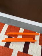 2 metalen wandplanken oranje, Doe-het-zelf en Verbouw, Vensterbanken, Ophalen of Verzenden, Zo goed als nieuw, Mdf