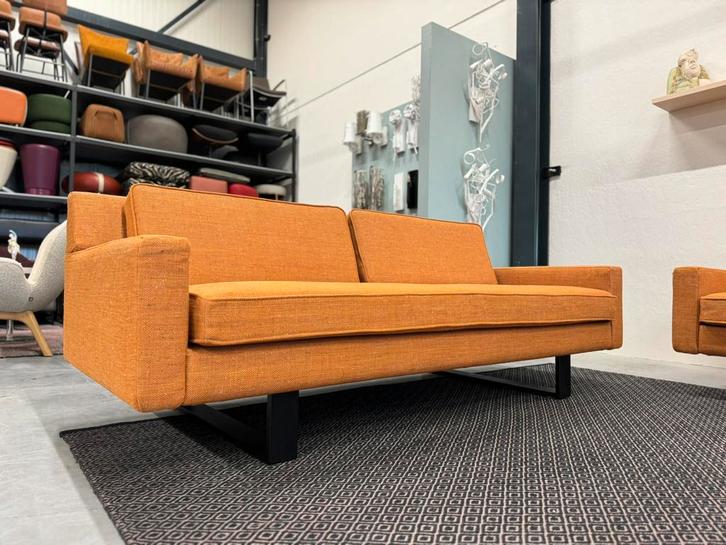 Nieuw Gelderland 7850 2,5 zits bank Oranje stof Design, Huis en Inrichting, Banken | Bankstellen, Nieuw, Rechte bank, Tweepersoons