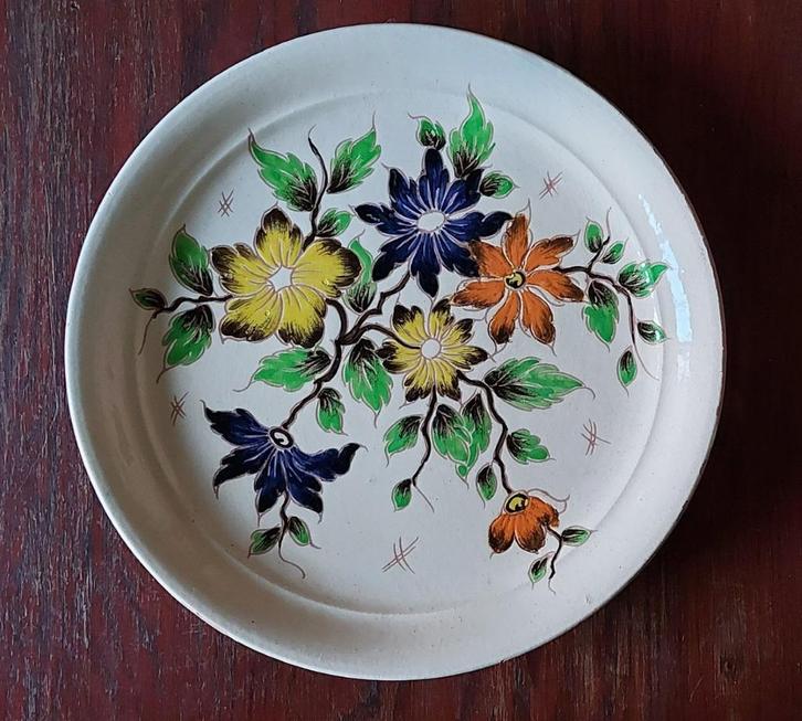 Vintage wandbord keramiek Gouda Quo Vadis bloemen ´40s, Antiek en Kunst, Antiek | Wandborden en Tegels, Ophalen of Verzenden