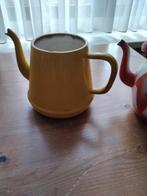 2 emaille kannetjes geel en geel/rood, Ophalen of Verzenden