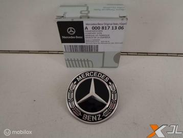 E-KLASSE W213 AMG LOGO MOTORKAP ZWART A0008171306 beschikbaar voor biedingen