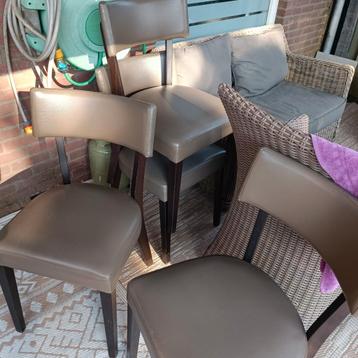 Gratis af te halen  4 kunstleren eetkamerstoelen 