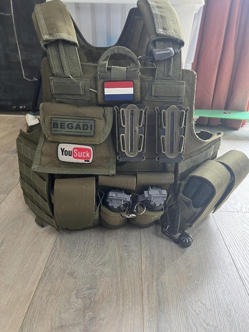 Tactical vest met pouches, in goede staat!, Sport en Fitness, Schietsport-accessoires, Gebruikt, Ophalen of Verzenden