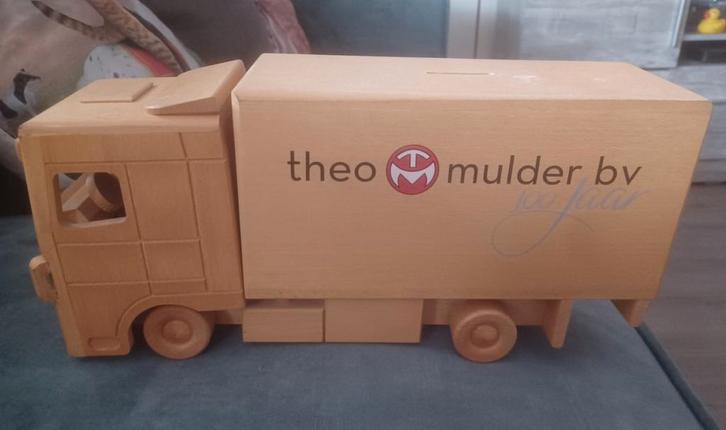 Theo Mulder carrosserie bouwer houten vrachtwagen spaarpot, Hobby en Vrije tijd, Modelauto's | Overige schalen, Gebruikt, Bus of Vrachtwagen