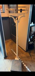 Antieke apothekers weegschaal, Ophalen