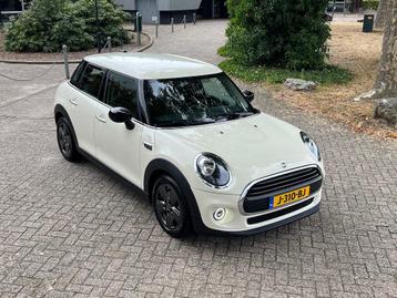 MINI Cooper 5-deuren 1.5i 102pk Carplay Cruise Control Pdc.  beschikbaar voor biedingen