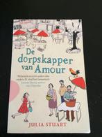 Julia Stuart - De dorpskapper van Amour, Ophalen of Verzenden, Gelezen, Nederland