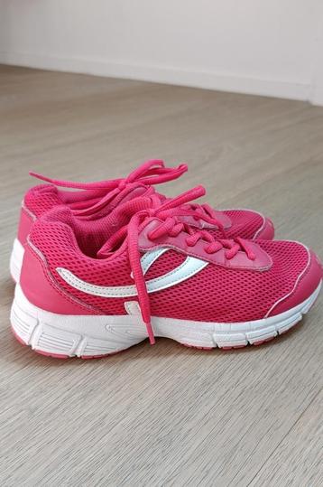 Schoenen voor meisjes beschikbaar voor biedingen