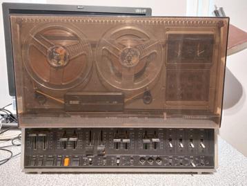 Prachtige Philips 4422 met stofkap ingebouwde  versterker  beschikbaar voor biedingen