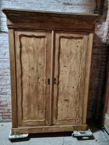 Biedermeier kast beschikbaar voor biedingen