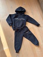 Tommy Hilfiger jogging pak set - donker blauw - maat 98/104, Ophalen of Verzenden, Setje, Jongen, Tommy Hilfiger