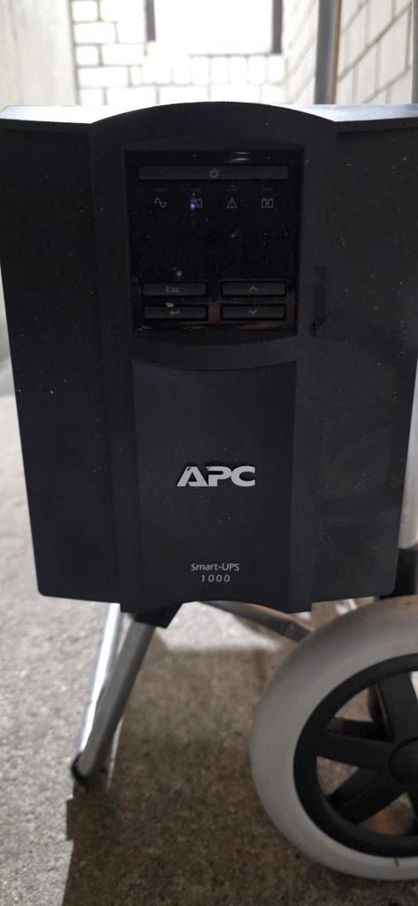 APC Smart UPS 1000 30 zonder of 130 met batterij, Computers en Software, Noodvoedingen (UPS), Gebruikt, Ophalen of Verzenden