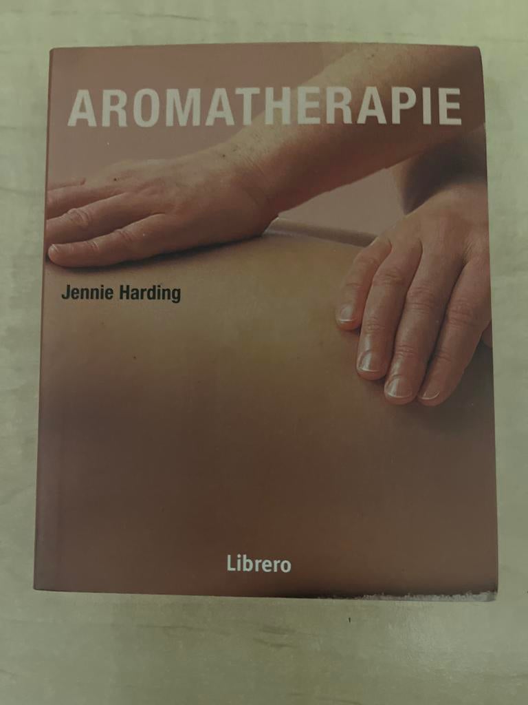 Aromatherapie Boek - Jennie Harding, Boeken, Ophalen of Verzenden, Zo goed als nieuw, Overige onderwerpen, Achtergrond en Informatie