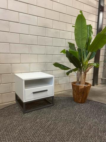 Modern nachtkastje - NIEUW - kasten beschikbaar voor biedingen