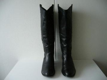 Zwarte laarzen met blokhak mt 37 slechts 1 keer gedragen  beschikbaar voor biedingen