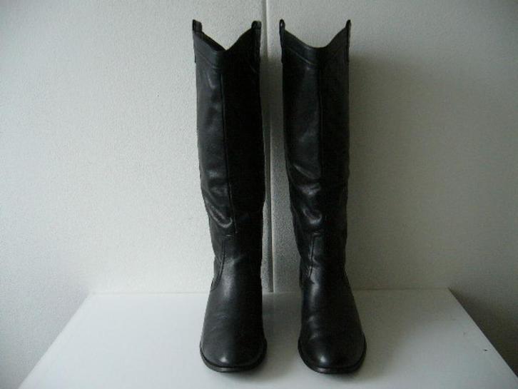 Zwarte laarzen met blokhak mt 37 slechts 1 keer gedragen, Kleding | Dames, Schoenen, Zo goed als nieuw, Hoge laarzen, Zwart, Ophalen of Verzenden
