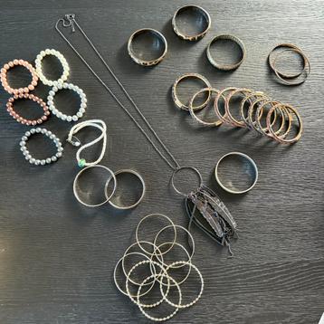 Doos met armbanden gouden gouden armband parel parels beschikbaar voor biedingen