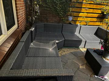 Lounge set en stoel beschikbaar voor biedingen