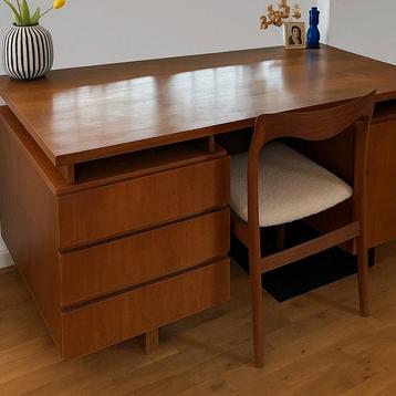 Vintage bureau mid-century  beschikbaar voor biedingen