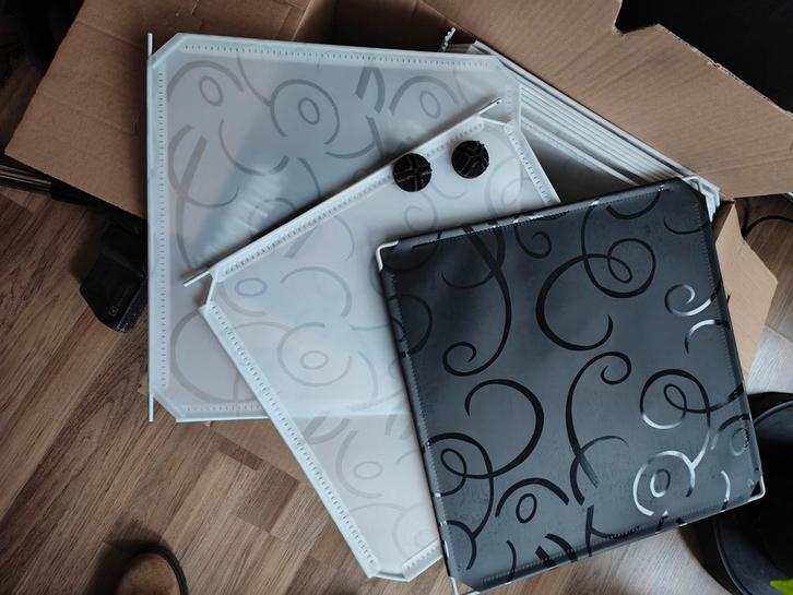 Cube Kast, Huis en Inrichting, Kasten | Kledingkasten, Gebruikt, 100 tot 150 cm, 100 tot 150 cm, 25 tot 50 cm, Met lade(s), Met deur(en)