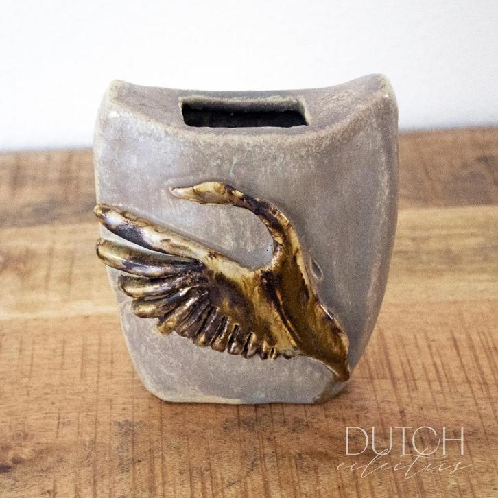 Keramieke Platte Vaas Met Vliegende Zwaan, Studio Ontwerp, Huis en Inrichting, Woonaccessoires | Vazen, Zo goed als nieuw, Overige kleuren