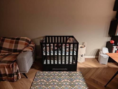 Baby Box Patryk met Lade Black Wash inclusief matras, Kinderen en Baby's, Boxen, Gebruikt, Boxkleed, Lade, Ophalen