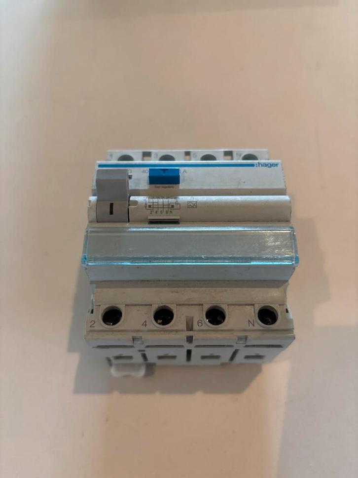Hager CDA 440G Aardlekschakelaar 40A, Hobby en Vrije tijd, Elektronica-componenten, Gebruikt, Ophalen of Verzenden