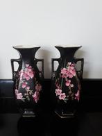2 Antieke engelse zwarte vazen met chinese kersenbloesem, Antiek en Kunst, Antiek | Vazen, Verzenden