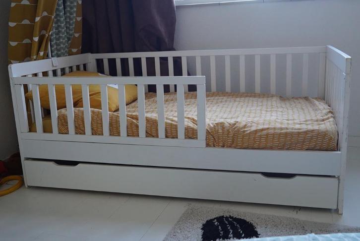 Peuter bed Petite Amelie, en lade, Kinderen en Baby's, Kinderkamer | Bedden, Gebruikt, 140 tot 160 cm, 70 tot 85 cm, Lattenbodem