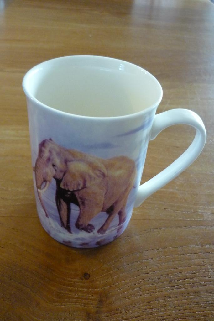 Nieuw '' OLIFANTEN MOK ''., Huis en Inrichting, Keuken | Servies, Nieuw, Porselein, Ophalen of Verzenden