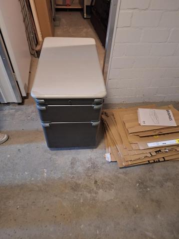 Te koop ladeblok voor administratie.