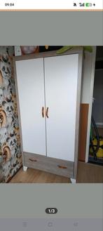 Babykamer, taupe wit met leren handgrepen, Kinderen en Baby's, Kinderkamer | Commodes en Kasten, Ophalen of Verzenden, 50 tot 70 cm